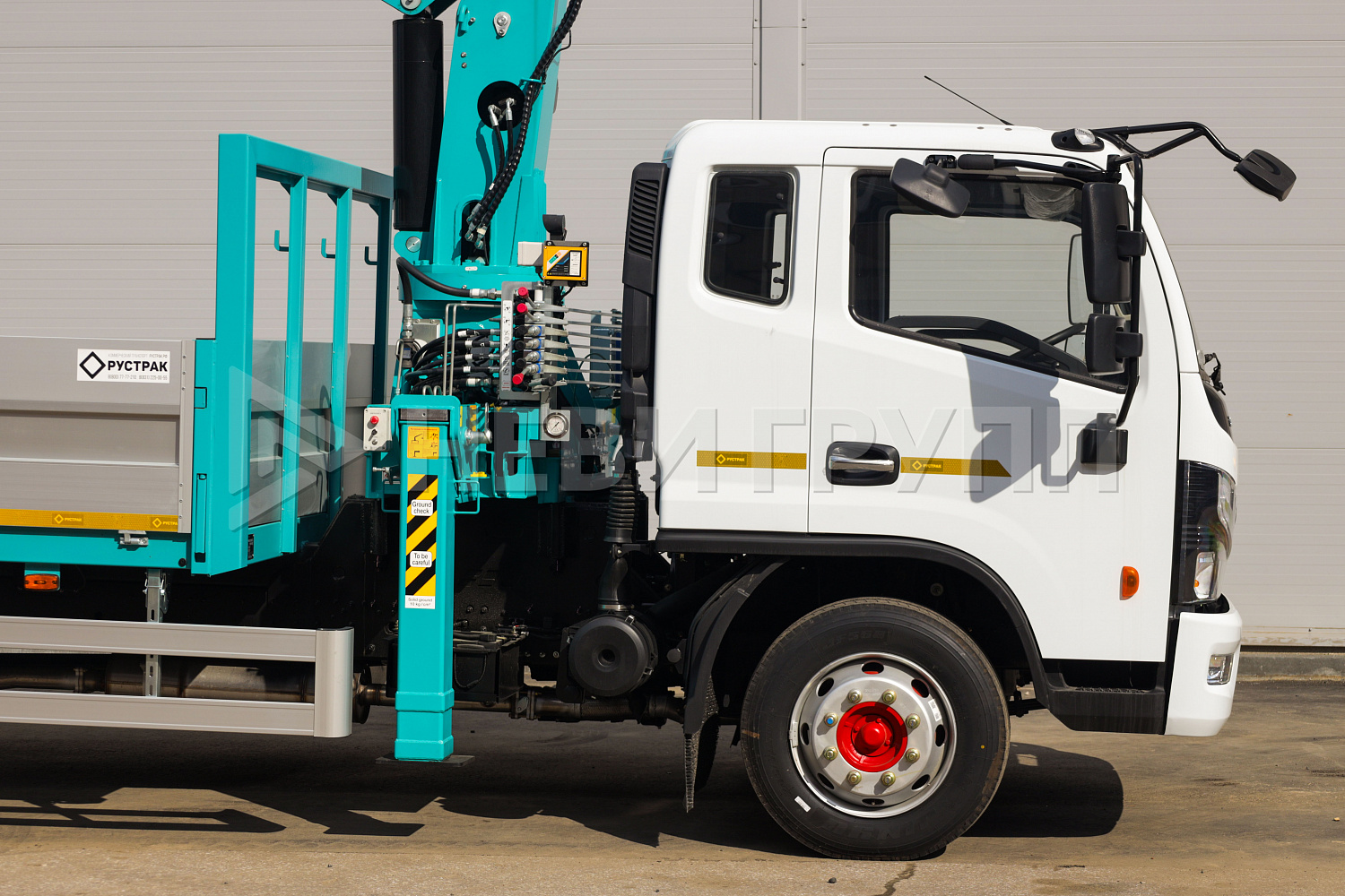 DONGFENG С120L Бортовой с КМУ
