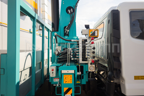 DONGFENG С120L Бортовой с КМУ
